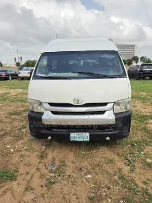 Toyota HiAce 2012 Fari