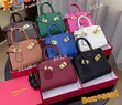 Salvatore Ferragamo Jakar Hannu Ta Tsakiya - 1