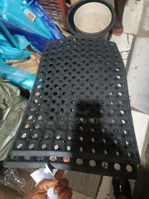 Heavy-Duty Rubber Drainage Mat - Black