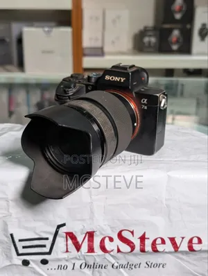 Kyamaran Sony A7 Mark III tare da 28-70mm Lens