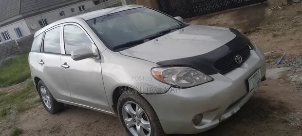 Toyota Matrix 2004 Silver - 1