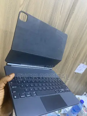Apple Magic Keyboard na 12.9-inch iPad Pro