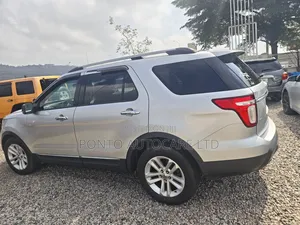 2014 Ford Explorer 4dr SUV Silver