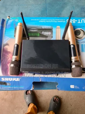 JBL VM100PRO Dual Handheld Wireless Microphone System