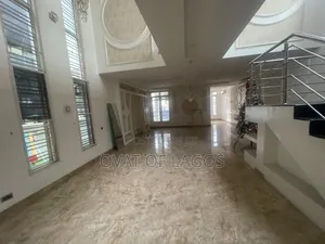 Gidan 5 Bedroom Mai Zaman Kansa da Kayan Aiki a Banana Island, Ikoyi