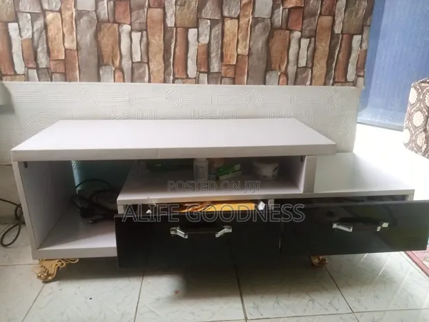 MDF TV Stand - Fari & Baki, Mai Aljihu 2 - 1