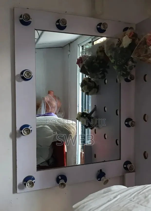 Makeup Mirror with Lamp Holders - 1