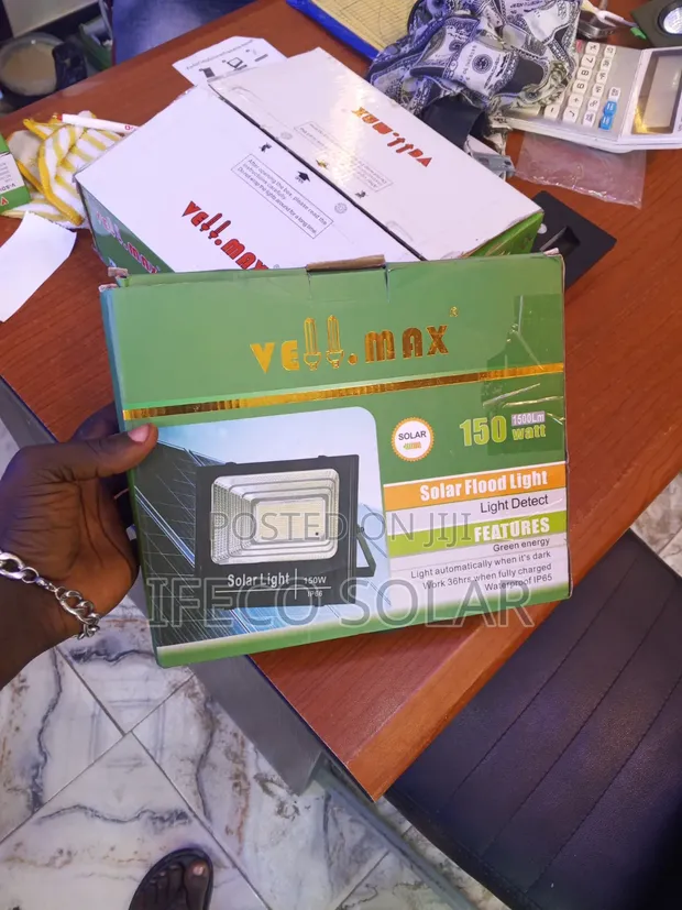 150W Solar Flood Light - 1