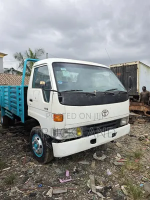 Toyota Dyna 300 Jirgin Mai Mai Tsawon Tsarin Jirgin (5.5 Ton)