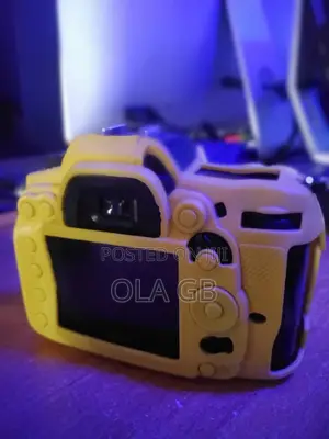 Nikon D7000 DSLR Camera