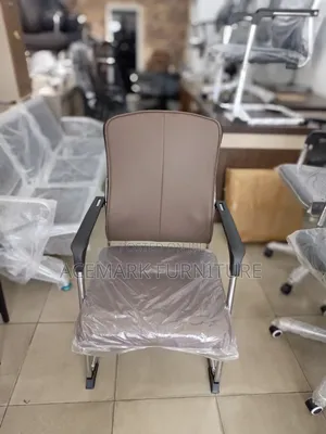 Ofishin Mai Ziyara Kursi - iSi Standard Armchair