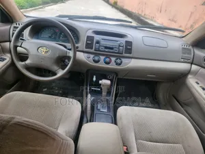 Toyota Camry 2004 Zinariya