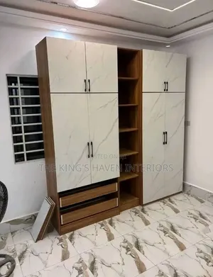 Modern Wardrobe by Home Interiors