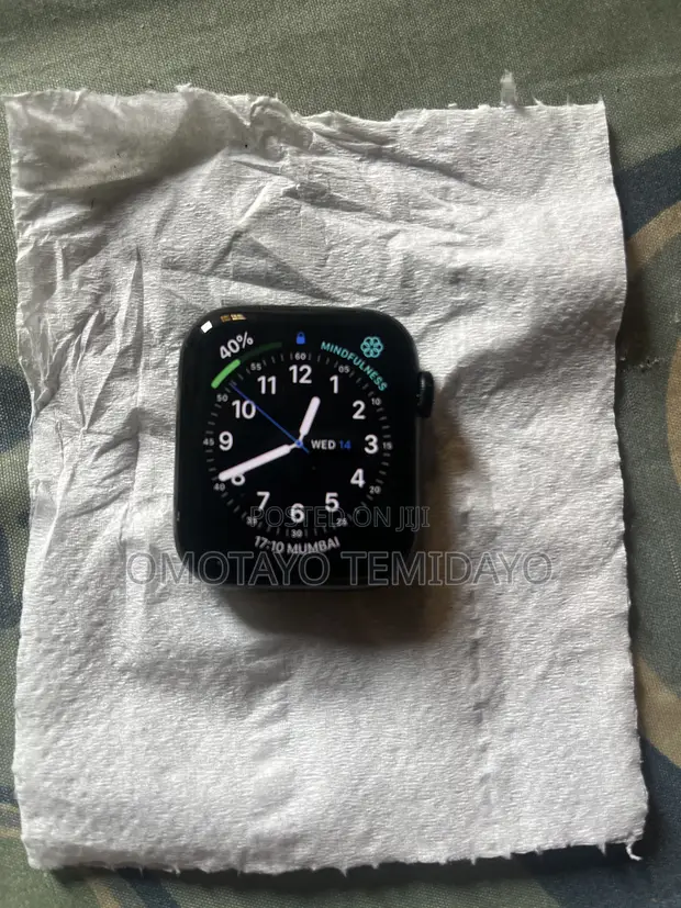 Apple Watch SE 2 44mm LTE - 1