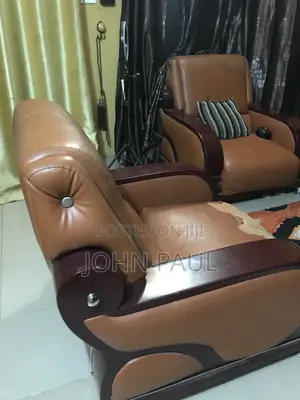 Sofa Na Kujeru Bakwai Na Fata Mai Amfani