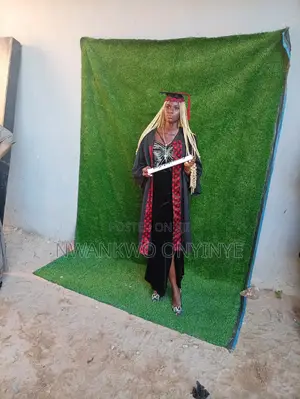 Ma'aikacin Gilashin Ruwa / Yarinya Mai Siyarwa - Onitsha