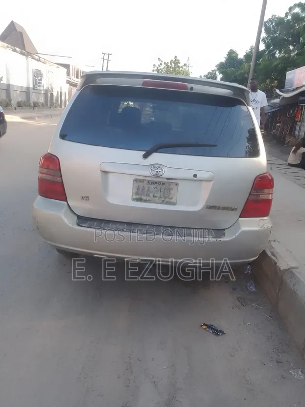 Toyota Highlander 2004 Silver - 1