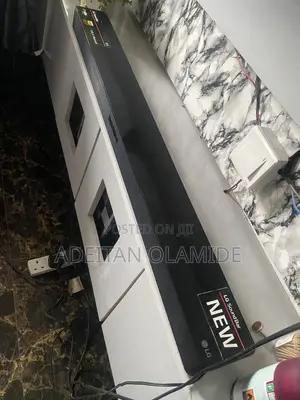 LG Sound Bar SK5 tare da DTS Virtual:X