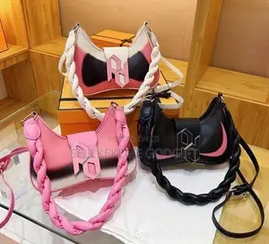 Gigi Luxe Jakunkuna - Gaskiyar Jakunkuna na Hannu
