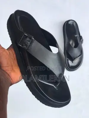 Gucci Men's Leather Slides - Black