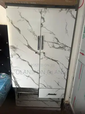 Wardrobe da Generator da aka yi amfani da shi
