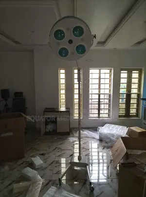 4-Hole Halogen Operating Lamp