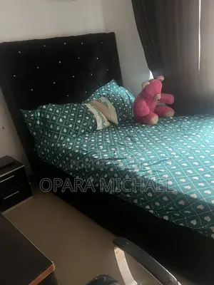Amfani da 6x4 Bed Frame da Mouka Foam Mattress