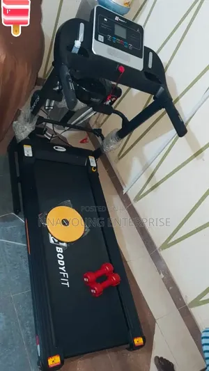 Bodyfit 2.5HP Motorized Treadmill tare da Kayayyakin
