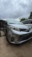 Toyota Sienna XLE 2019 Silver - 5
