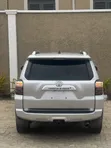Toyota 4-Runner 2017 Launin Azurfa - 3