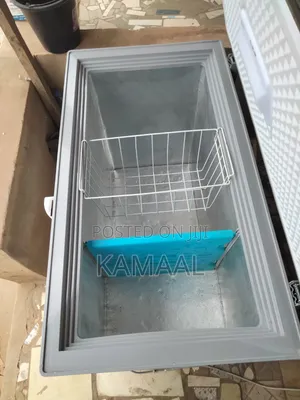 Neat Scanfrost Freezer 251 Litres