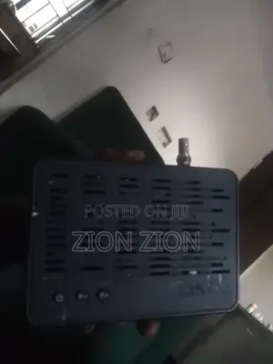 Cikakken DSTV Decoder da Babban Dish