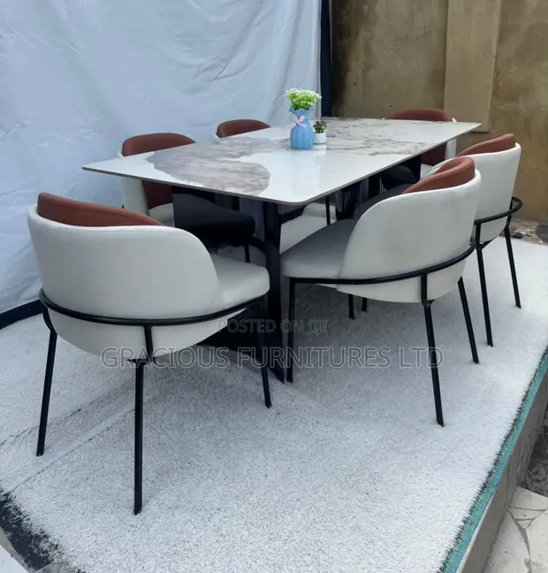 Modern Classic Dining Table tare da 6 Chairs - 1