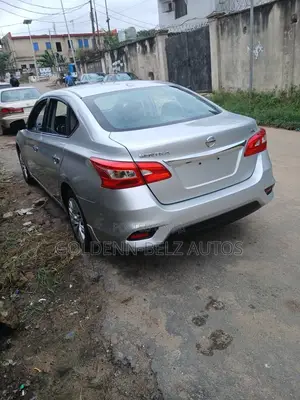 Nissan Sentra SV 2016 Launin Azurfa