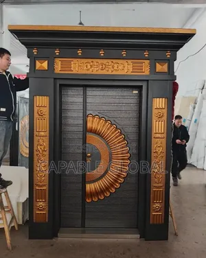 Kofar Shiga Mai Kyau Baƙi da Zinare