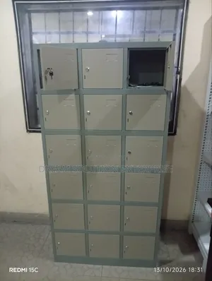Quality 18-Door Workman Locker with Keys