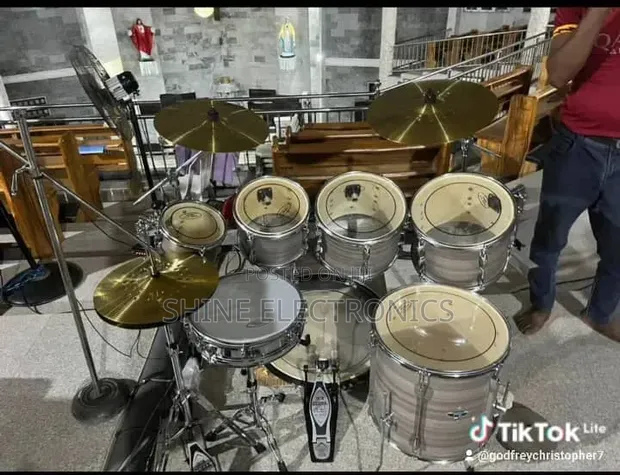 Pearl 7-Piece Drum Set (No Racks) - 1