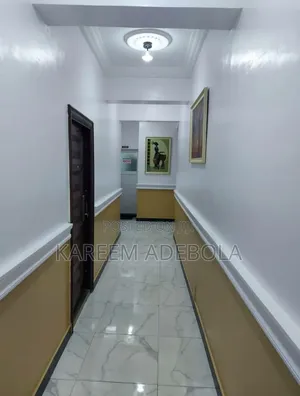 Gidan Saukar Baki 14 Da Kayan Ciki Don Siyarwa, Okeira Ogba