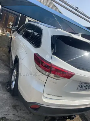 Toyota Highlander Limited AWD SUV ta 2015