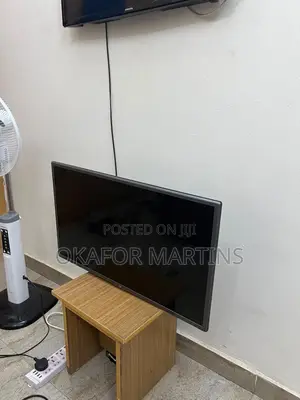 32-inch LG LED Flatscreen TV (Used)