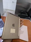 Apple iPad 9.7 32GB Grey (Amfani da UK) - 4