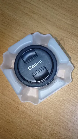 Canon EF-S 24mm f/2.8 STM Lensa