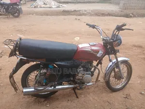 Bajaj Boxer 100 2025 Ja