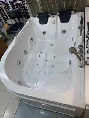 Master Double Jacuzzi with Headrest