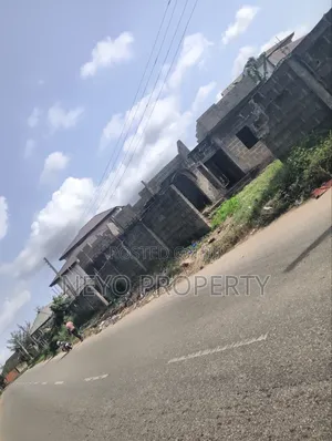 Filin Gida da Ginin da Ba'a Gama Ba, Lagos, Akwai Takardar Mallaka