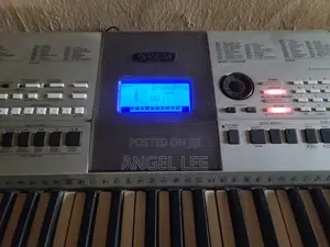Yamaha PSR-E413 Keyboard (Na tsoho, yana bukatar gyara)