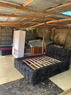 Sabon Katifa Mai Ninka - Baƙi