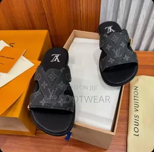 Louis Vuitton Luxury Slides - Baki