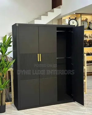 Modern 4x6 Wooden Wardrobe with Drawers