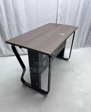 1.2m Adjustable Computer Table